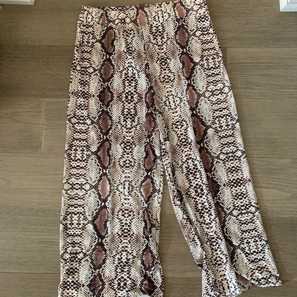 Boohoo Snake Print Culottes - Picture 1 of 2